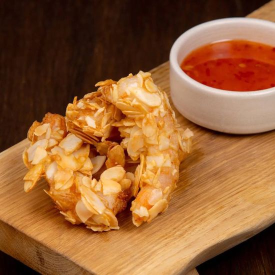 Креветки в миндальной темпуре