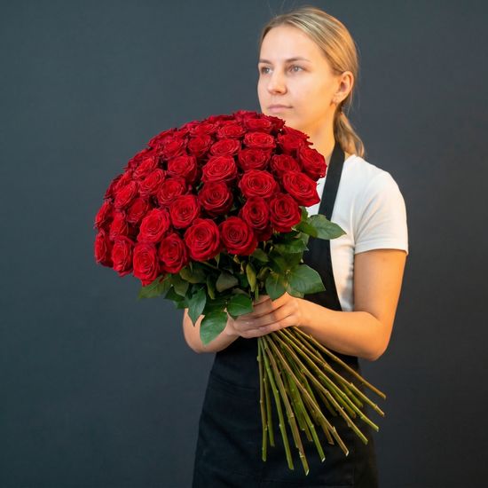 51 роза (Ред Наоми 70 см) с лентой