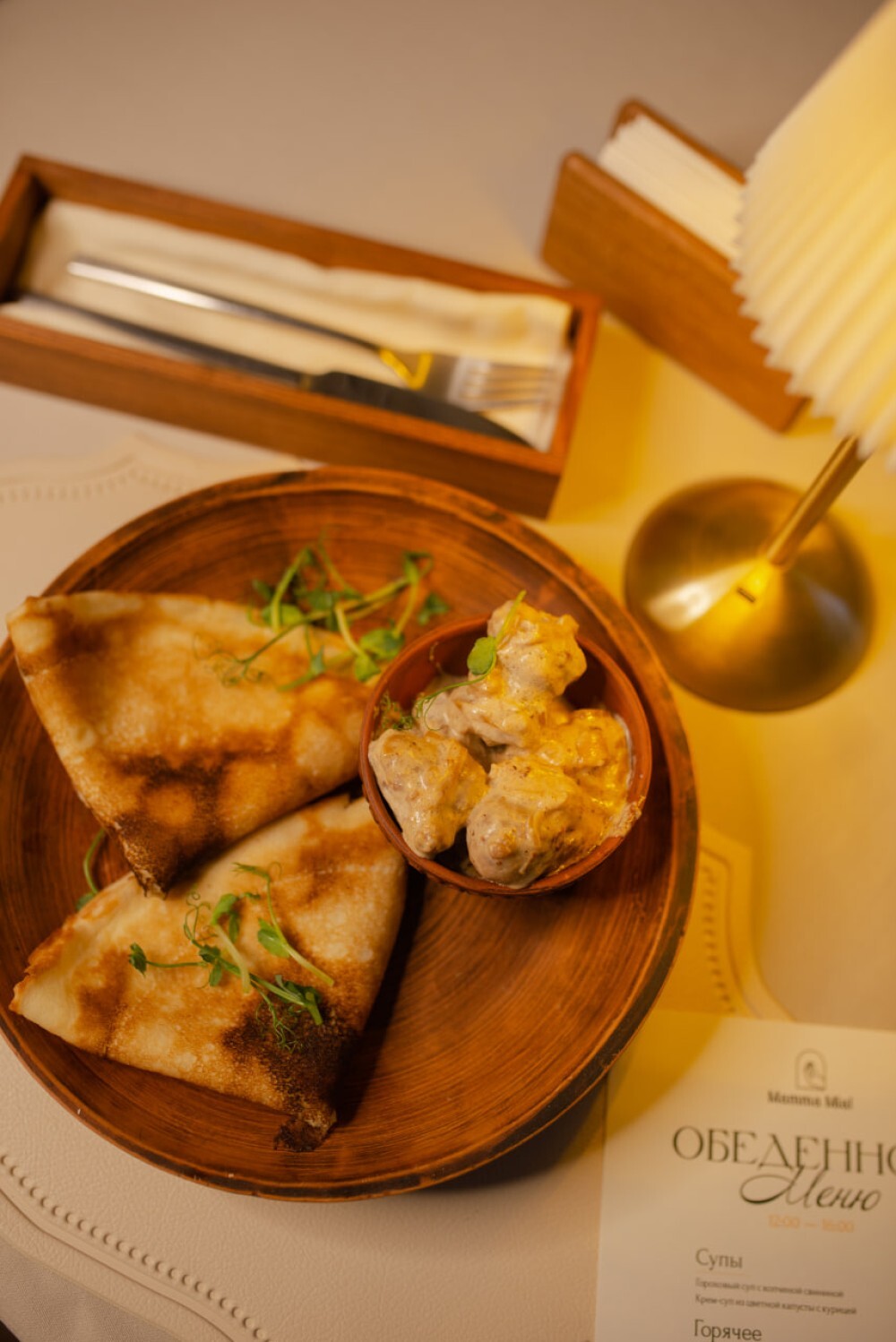 Мачанка с колбасками и блинами