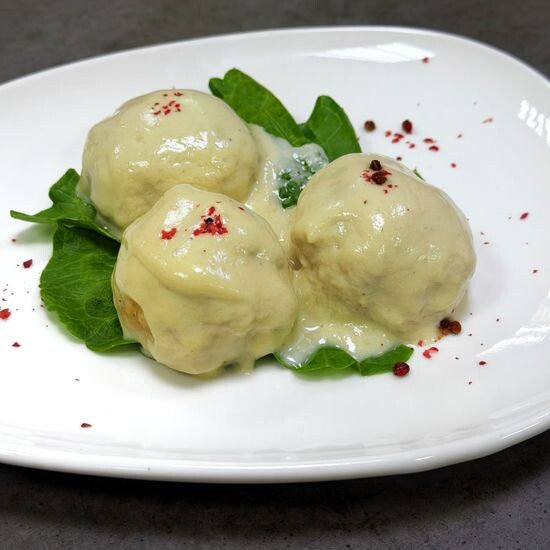 Горячее Тефтели свиные в белом соусе