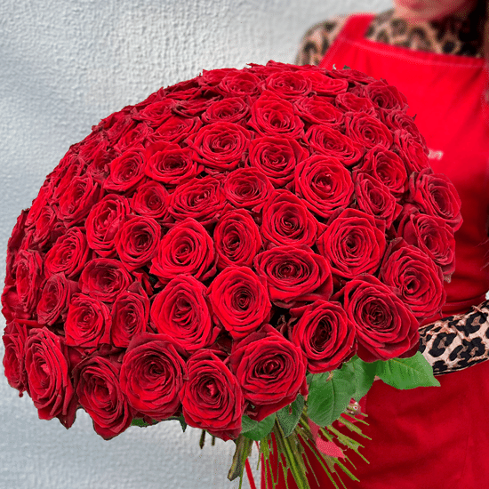 101 роза (Ред Наоми 40 см) с лентой