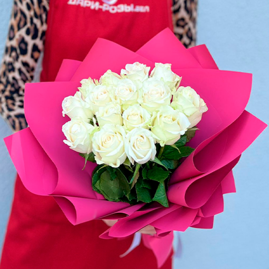 15 белых роз 50 см с оформл.(м)
