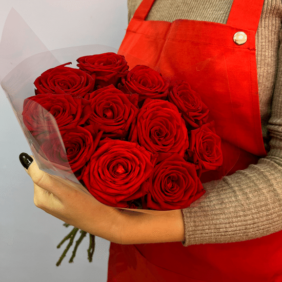 11 роз (Ред Наоми 50 см) в пачке