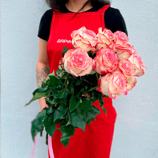 9 бело-розовых роз 60 см с лентой (э)