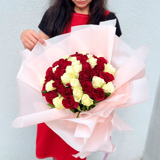 51 кр/бел роза 50 см с оформл.(р) (Гомель)