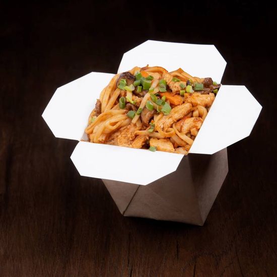 Удон в чесночном соусе с куриным филе