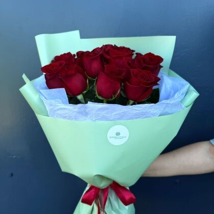 Букет из 9 роз Explorer с оформлением