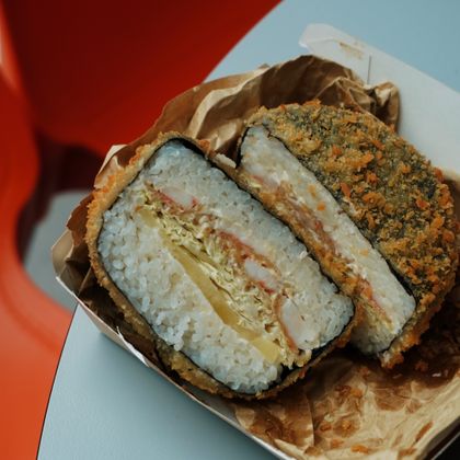 Суши-бургер с креветкой