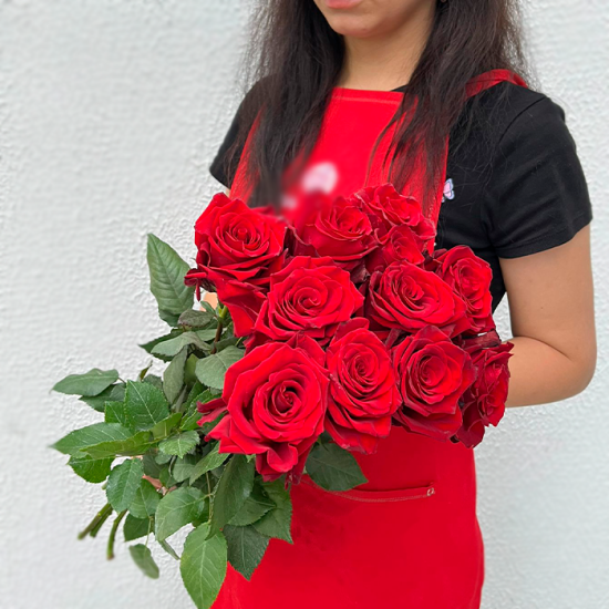 11 красных роз 60 см с лентой (э)