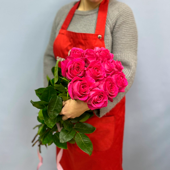 11 малиновых роз 60 см с лентой (э)