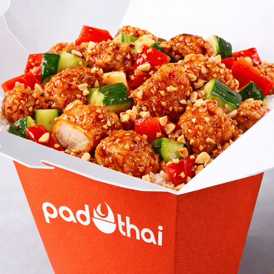 Курица Гунбао на рисе