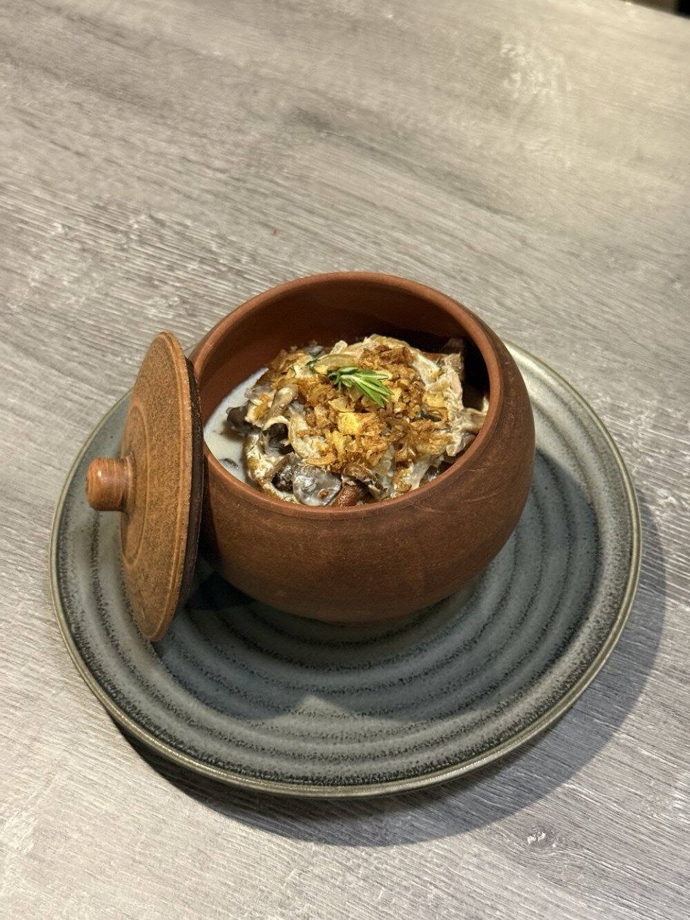 Чугунок с уткой и драниками