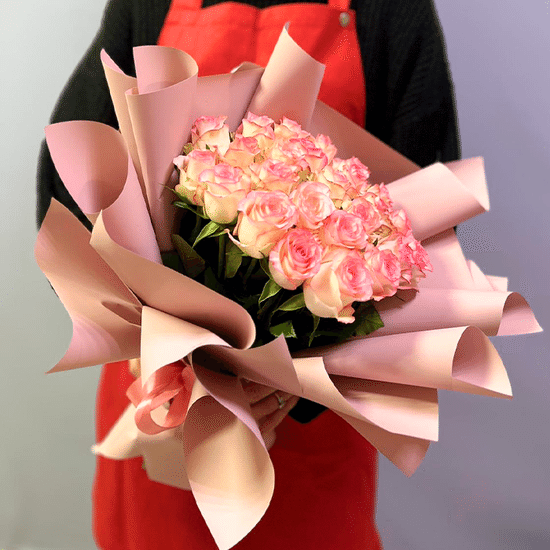 25 бело-розовых роз 40 см с оформл.(п) (Гомель)