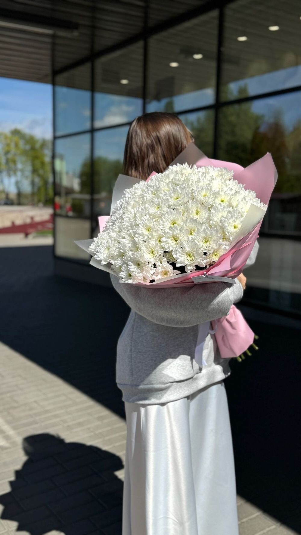 15 хризантем Балтика с оформлением