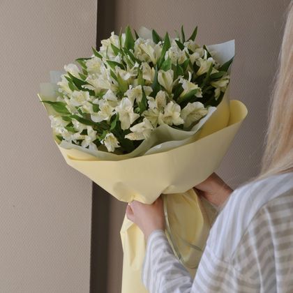 Альстромерия букет белая или розовая