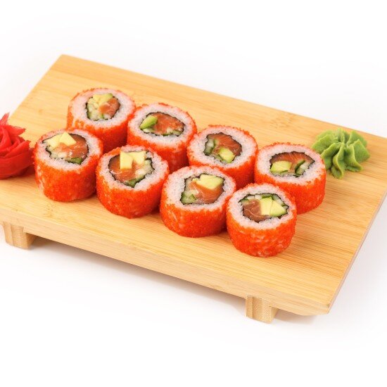 Аляска с авокадо и огурцом ролл