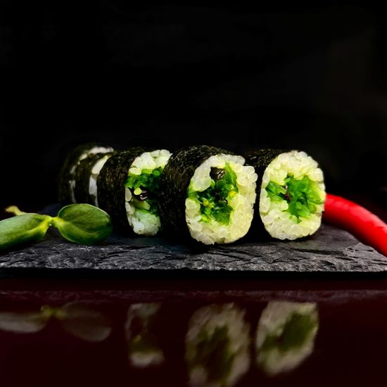 Хосомаки с чукой 8 шт.