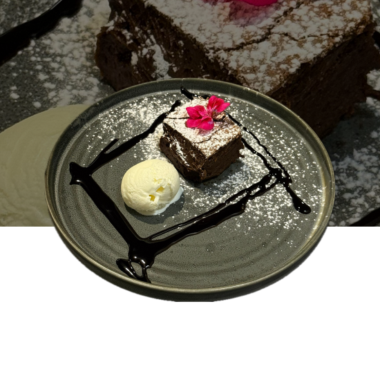 Шоколадный брауни с мороженным