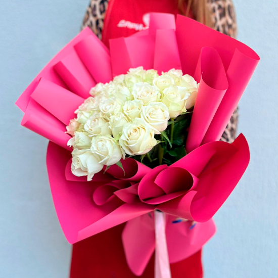 25 белых роз 60 см с оформл.(м)