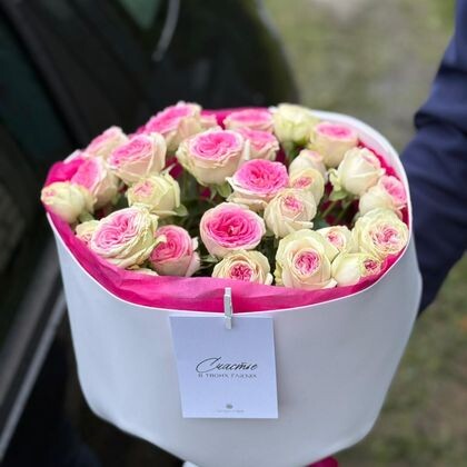 7 кустовых пионовидных роз Джелато в белом фоамиране