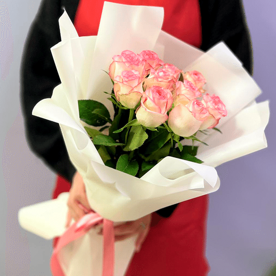 11 бело-розовых роз 40 см с оформл.(б) (Гомель)