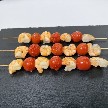 Креветки с черри на мангале