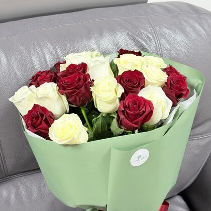 21 роза Explorer + Mondial с оформлением