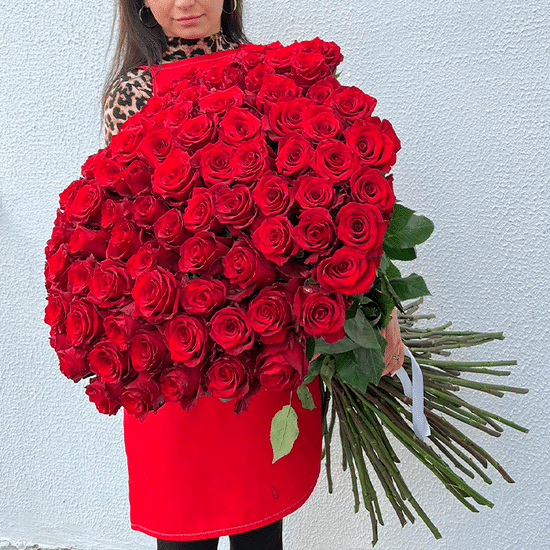 101 красная роза 100 см с лентой БР7