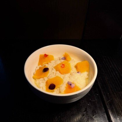 Рисовая каша с манго и миндалём