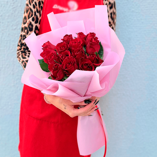 15 красных роз 60 см с оформл.(р)