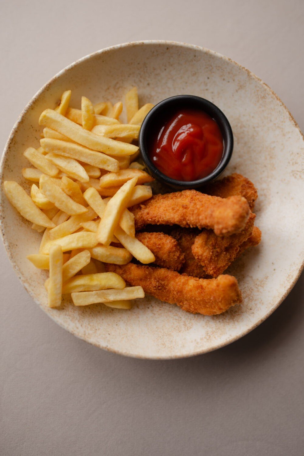 Наггетсы из цыпленка с картофелем фри
