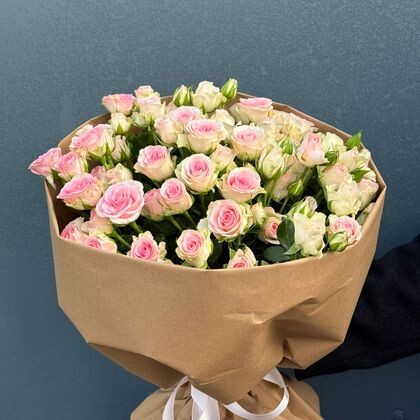 9 кустовых роз Гуд Муд в крафтовом бокале