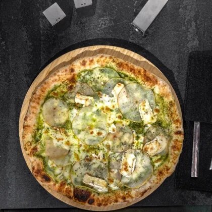 С грушей и камамбером