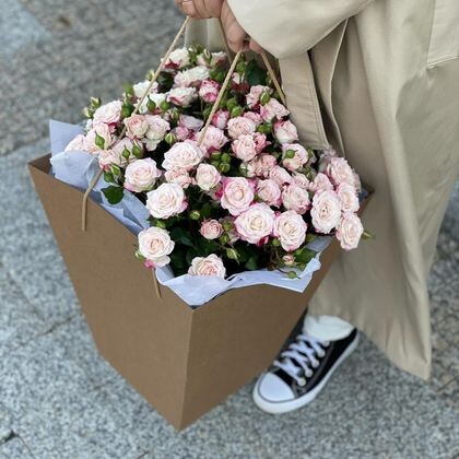 Коробка с аква боксом из 15 кустовых роз рефлекс
