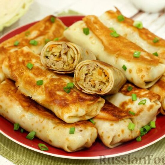 Блинчики со свининой и тушёной капустой