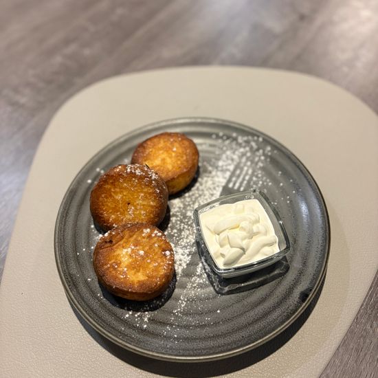 Сырники со сметаной