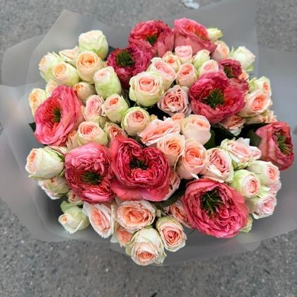 Коробка с аква боксом из пионовидных роз мандарин + Кристи