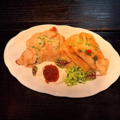 Блины с домашней сметаной и красной икрой