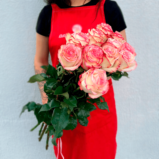 11 бело-розовых роз 60 см с лентой (э)