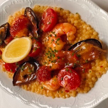 Паста птитим с креветками и мидиями