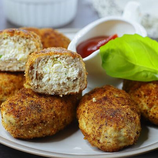 Свиные зразы с сыром, творогом и зеленью