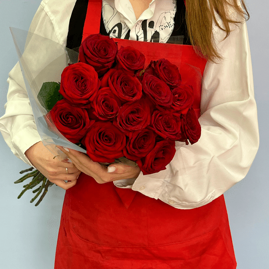 15 роз (Ред Наоми 40 см) в пачке