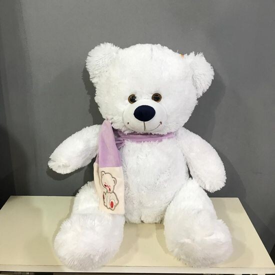 Белый мягкий медведь