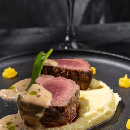 Филе-миньон на сливочном пюре