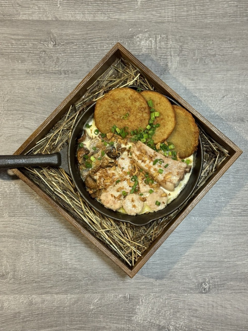 Сковородка с верещакой и драниками