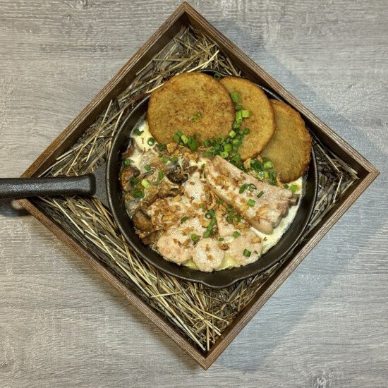 Сковородка с верещакой и драниками