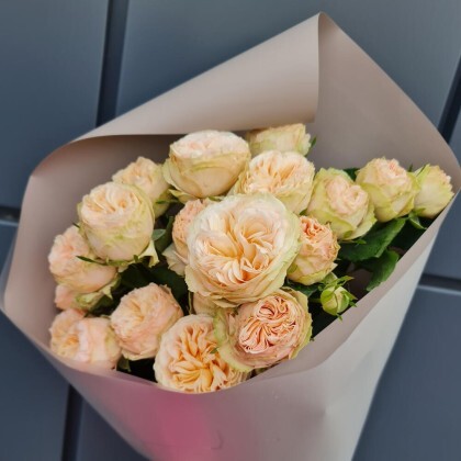 Букет пионовидных роз