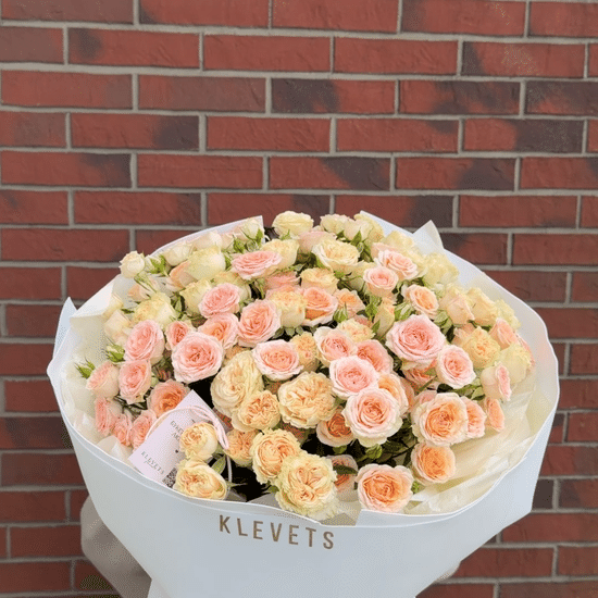Букет из кустовых роз