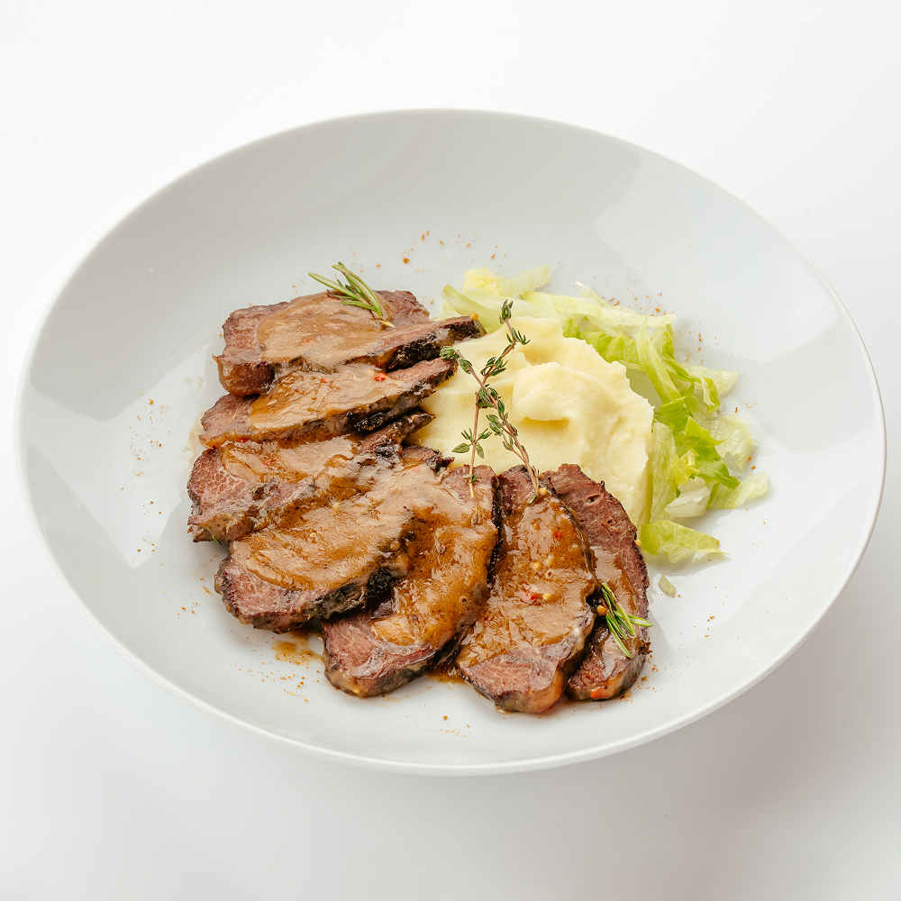 Щёки говяжьи с картофельным пюре