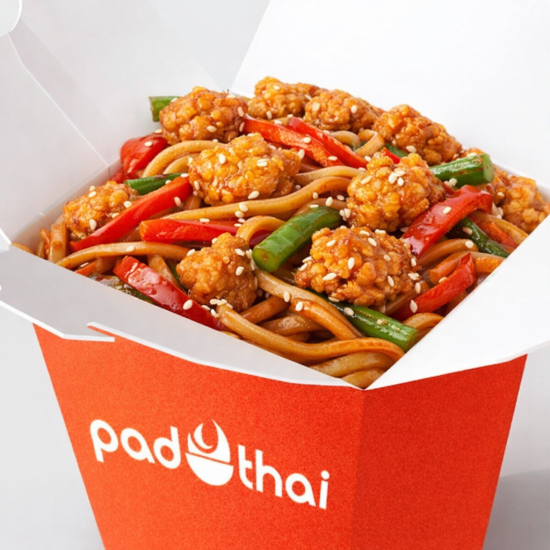 Куриный попкорн в соусе терияки с лапшой удон